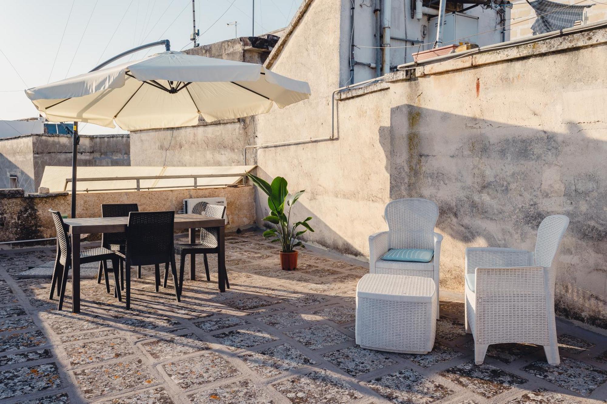 Convivo Apartment Palazzo Galateo - Private Rooftop Terrace Лече Екстериор снимка